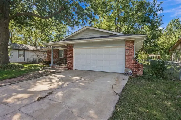 8 N Breeze Ct, Valley Center, KS 67147