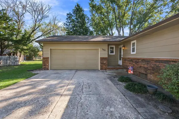 140 S Colby St, Valley Center, KS 67147