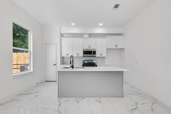 9334 Waller ST, Houston, TX 77012