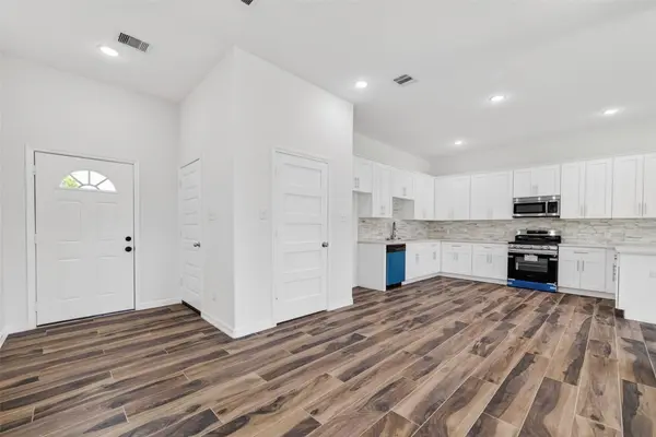 8628 Scott ST, Houston, TX 77051