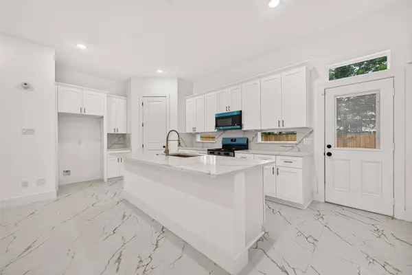 7719 Bowen ST, Houston, TX 77051