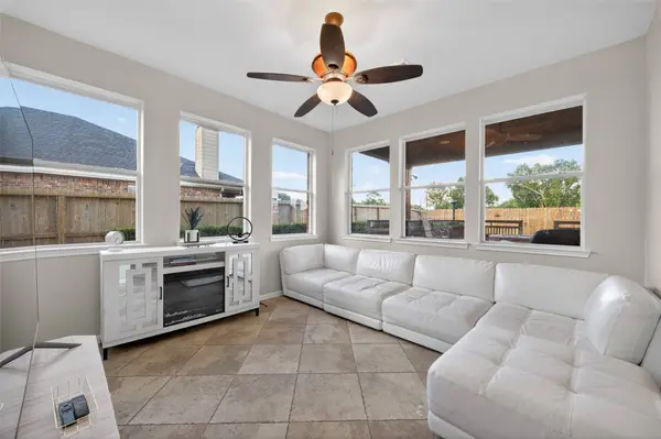 394 Dover LN, League City, TX 77573