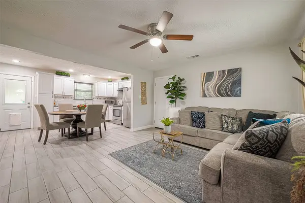 16614 Forest Bend AVE, Friendswood, TX 77546