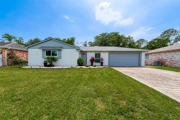 16614 Forest Bend AVE