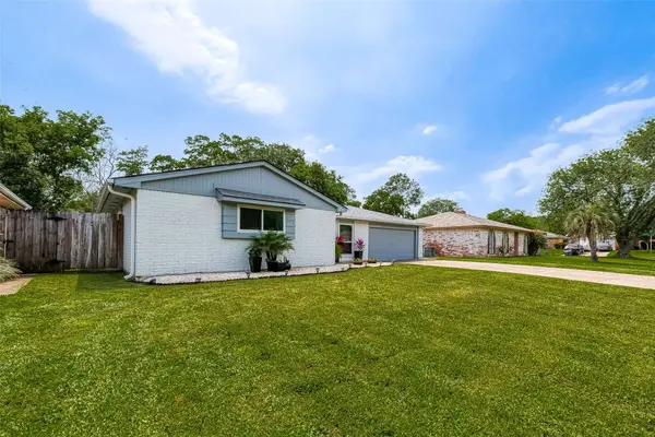 16614 Forest Bend AVE, Friendswood, TX 77546