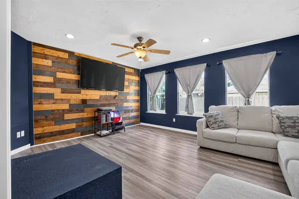 2226 Viola DR, League City, TX 77573