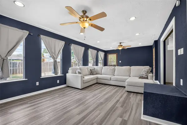 2226 Viola DR, League City, TX 77573