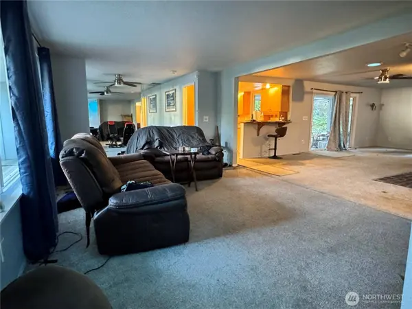 13801 Dana LN E, Puyallup, WA 98373