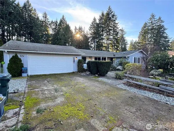 13801 Dana LN E, Puyallup, WA 98373
