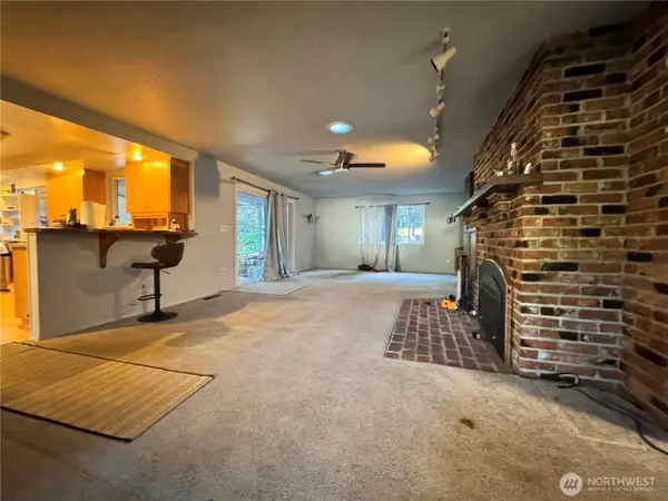 13801 Dana LN E, Puyallup, WA 98373