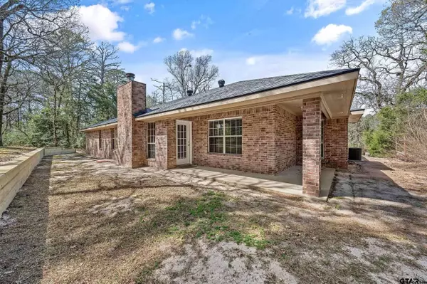 264 Peaceful Valley Trail, Holly Lake Ranch, TX 75765