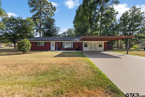 901 Mockingbird Ln, Carthage, TX 75633