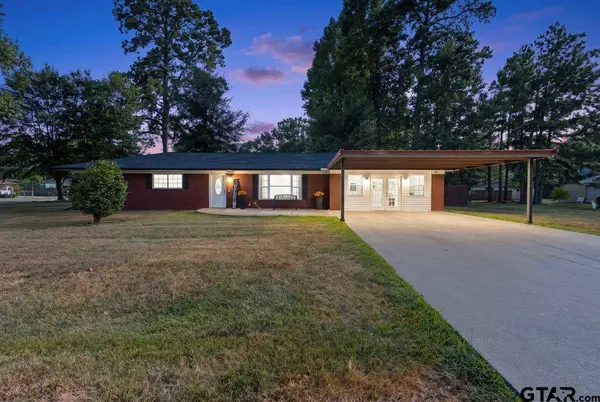 901 Mockingbird Ln