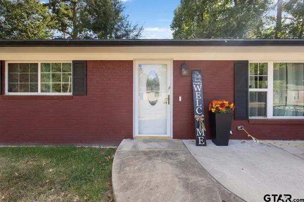901 Mockingbird Ln, Carthage, TX 75633