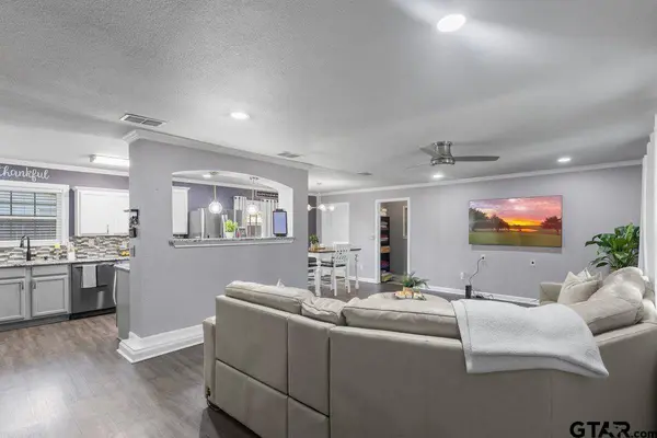 901 Mockingbird Ln, Carthage, TX 75633