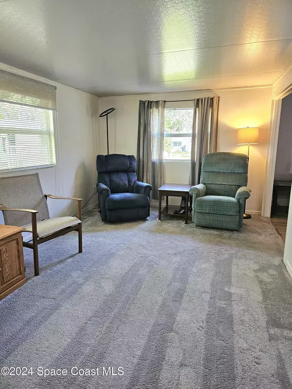 1091 Laurel CT NE, Palm Bay, FL 32907