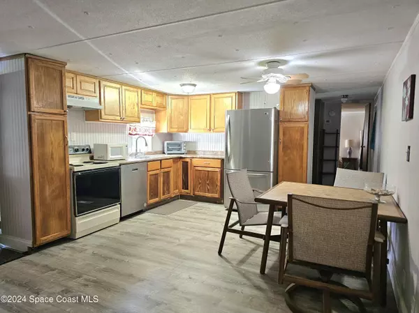 1091 Laurel CT NE, Palm Bay, FL 32907