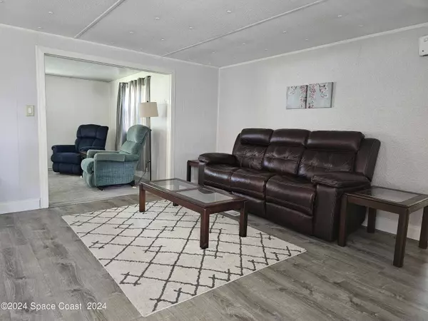 1091 Laurel CT NE, Palm Bay, FL 32907