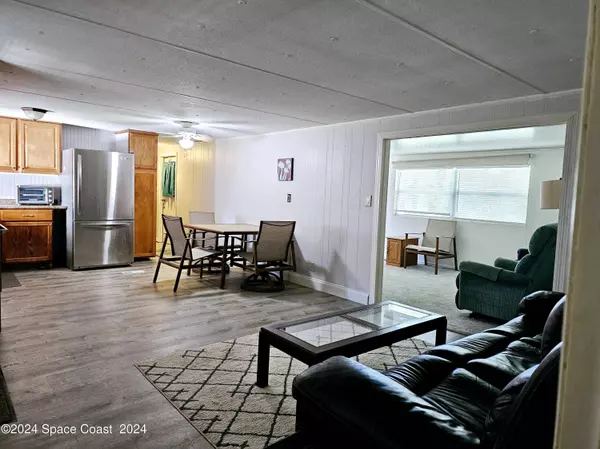 1091 Laurel CT NE, Palm Bay, FL 32907