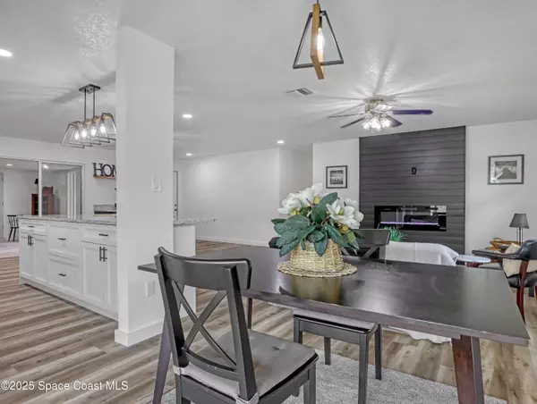 872 Sadnet CIR NE, Palm Bay, FL 32905