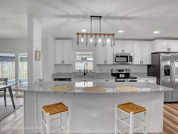 872 Sadnet CIR NE, Palm Bay, FL 32905