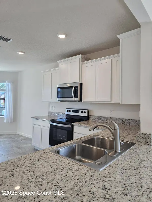 653 Old Country RD SE, Palm Bay, FL 32909