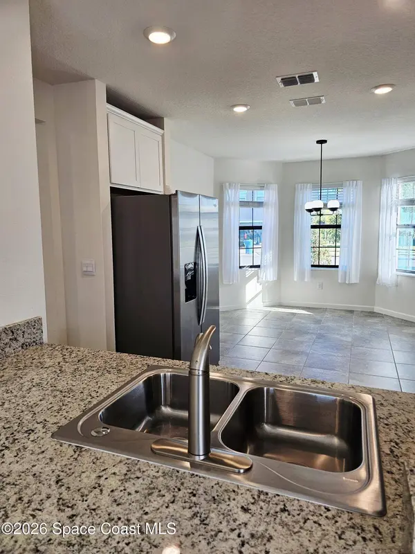 653 Old Country RD SE, Palm Bay, FL 32909