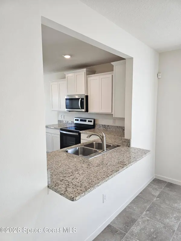 653 Old Country RD SE, Palm Bay, FL 32909