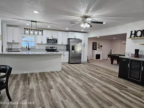 872 Sadnet CIR NE, Palm Bay, FL 32905