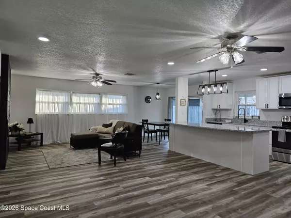 872 Sadnet CIR NE, Palm Bay, FL 32905