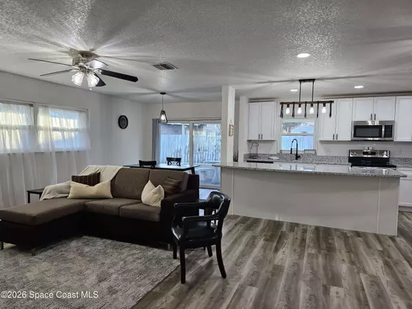 872 Sadnet CIR NE, Palm Bay, FL 32905