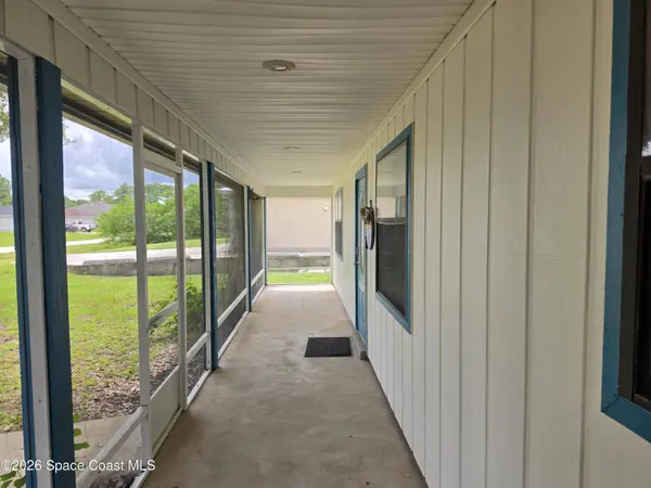 8225 97th CT, Vero Beach, FL 32967