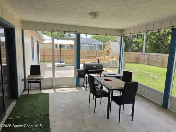 8225 97th CT, Vero Beach, FL 32967
