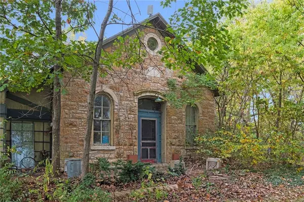 25130 Chieftain RD, Lawrence, KS 66044