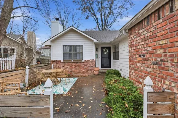 3922 Willshire DR, Lawrence, KS 66049