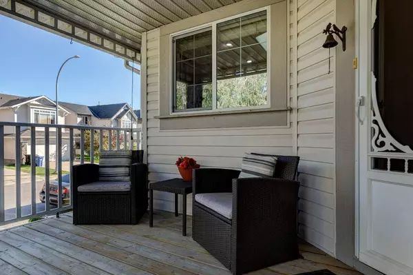 355 New Brighton PL SE, Calgary, AB T2Z 4W6