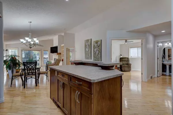 355 New Brighton PL SE, Calgary, AB T2Z 4W6