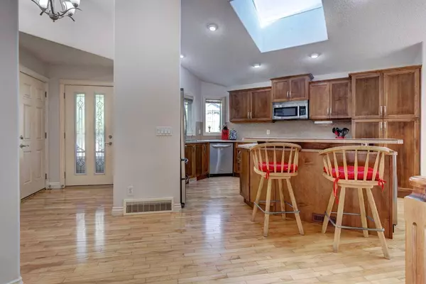 355 New Brighton PL SE, Calgary, AB T2Z 4W6