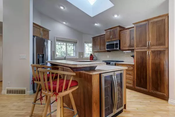 355 New Brighton PL SE, Calgary, AB T2Z 4W6