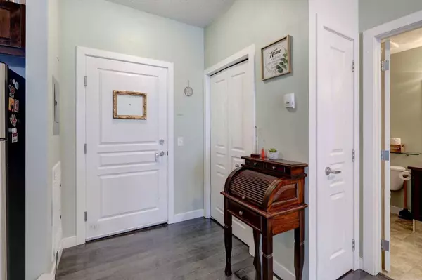 48 Panatella RD NW #103, Calgary, AB T3R 0V4