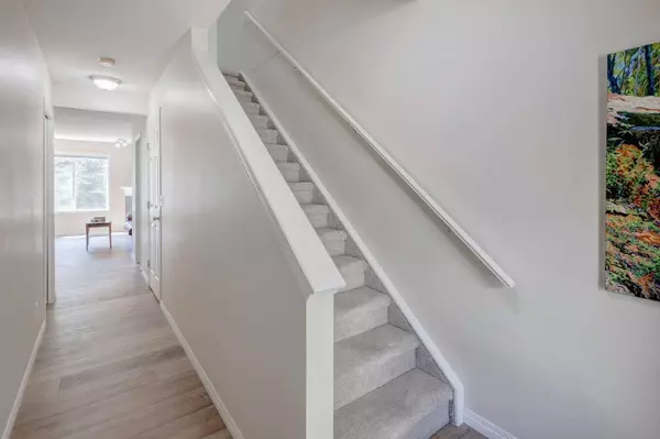 114 Royal Oak GDNS NW, Calgary, AB T3G 5S5