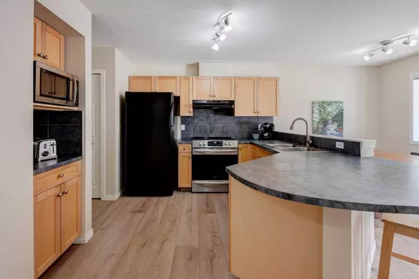 114 Royal Oak GDNS NW, Calgary, AB T3G 5S5