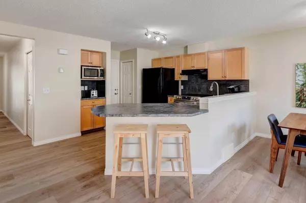 114 Royal Oak GDNS NW, Calgary, AB T3G 5S5