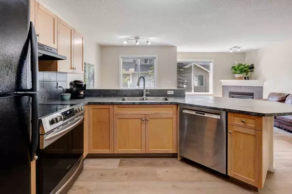 114 Royal Oak GDNS NW, Calgary, AB T3G 5S5