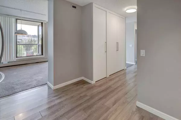 145 Point DR NW #405, Calgary, AB T3B 4W1