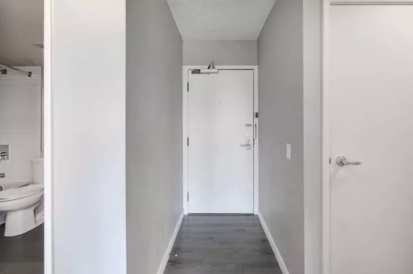 145 Point DR NW #405, Calgary, AB T3B 4W1