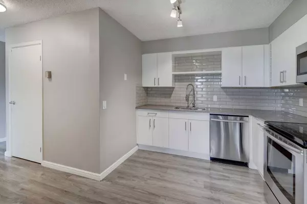 145 Point DR NW #405, Calgary, AB T3B 4W1