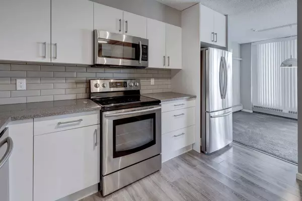 145 Point DR NW #405, Calgary, AB T3B 4W1