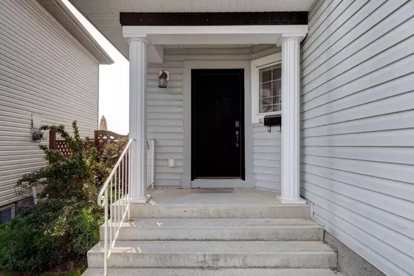 194 Somerglen WAY SW, Calgary, AB T2Y 4B3