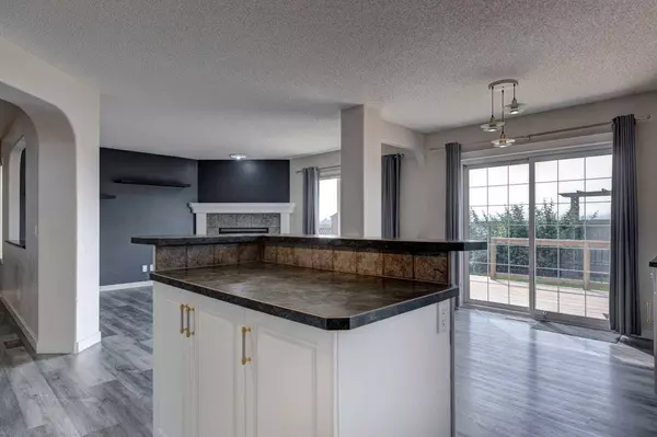 194 Somerglen WAY SW, Calgary, AB T2Y 4B3